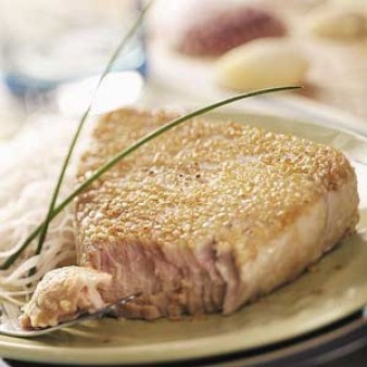 Tuna z belim sezamom